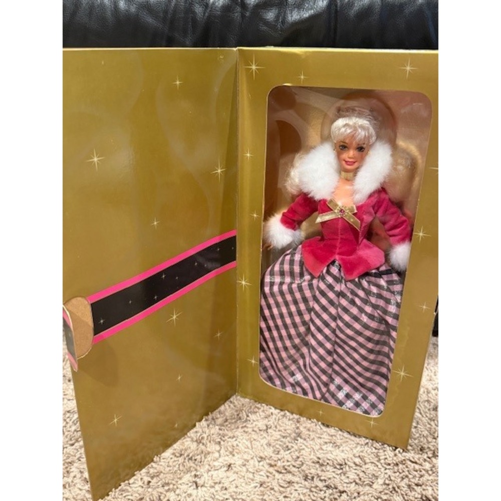 Avon Exclusive Winter Rhapsody Barbie Special Edition‎ Blonde